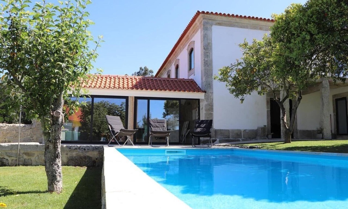 Cardielos House | Casa do Mestre – Mountain Views, Pool, and Wi-Fi