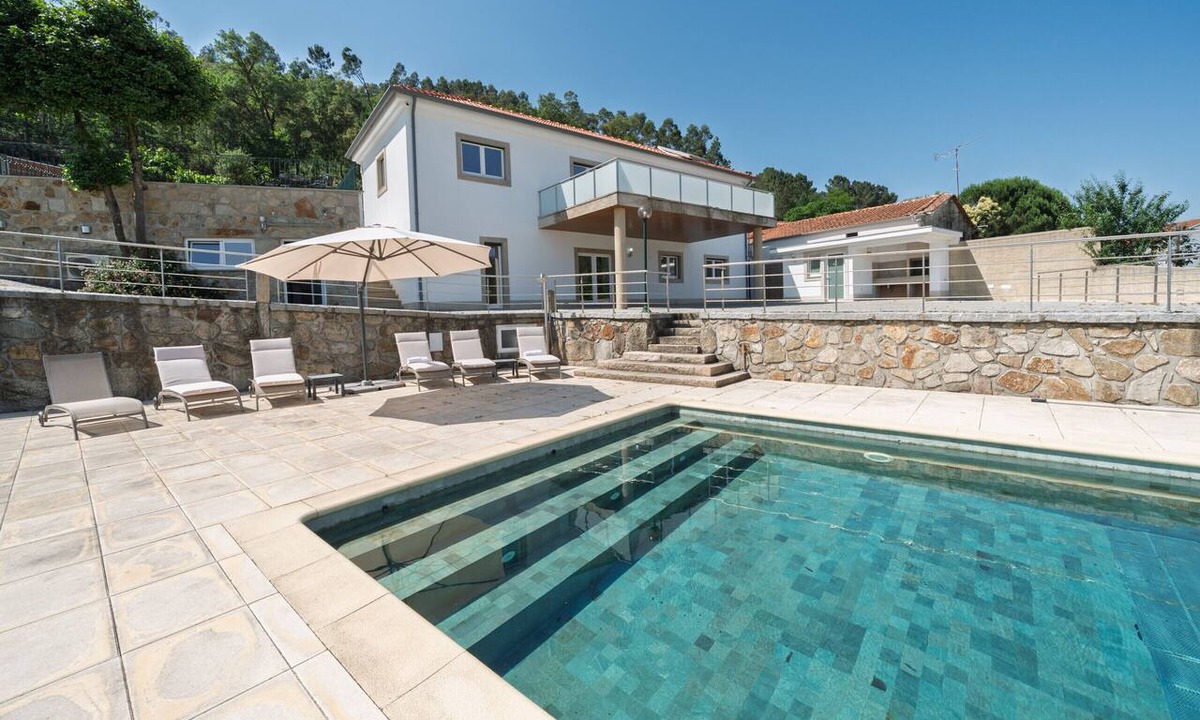 Oliveira De Azemeis Villa | Casa do Pinheiro