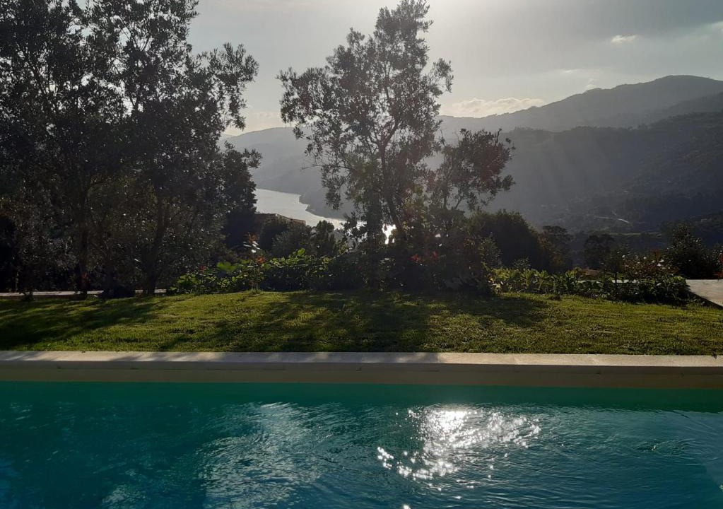 Resende House | Casa em Resende com Vista Para o Rio Douro