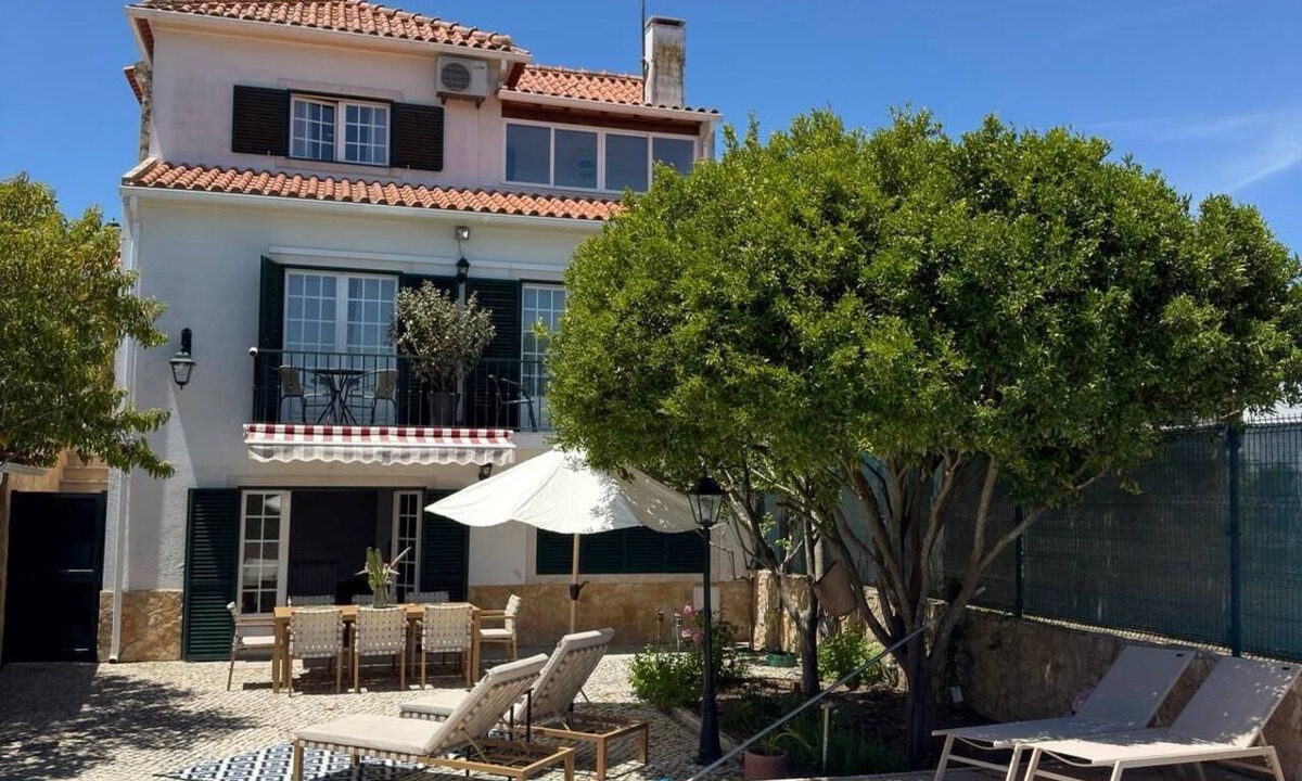 Fonte de Sesimbra House | Casa Forever Young – 2 Private Bedrooms Guest accommodation in Sesimbra