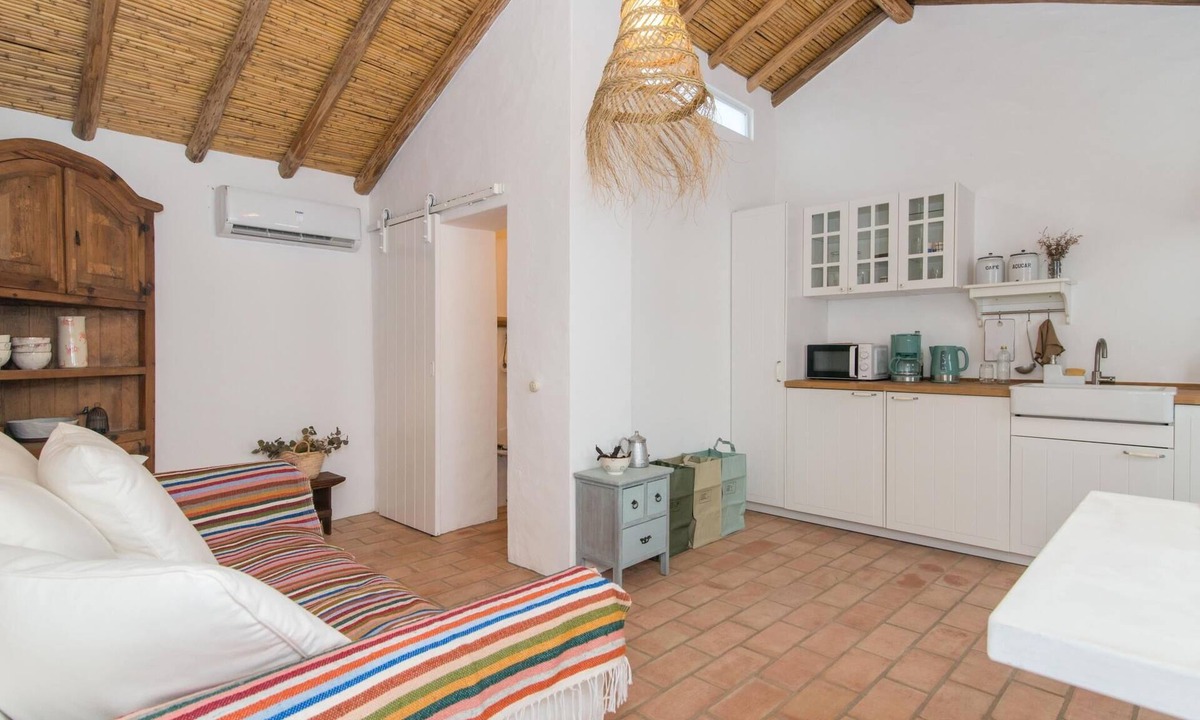 Santa Luzia Villa | Casa Formosa: Tranquil Tradition