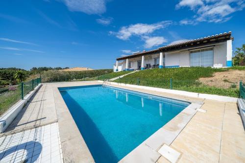 Aljezur Villa | Casa Johnson - Relaxation & Play with fenced pool