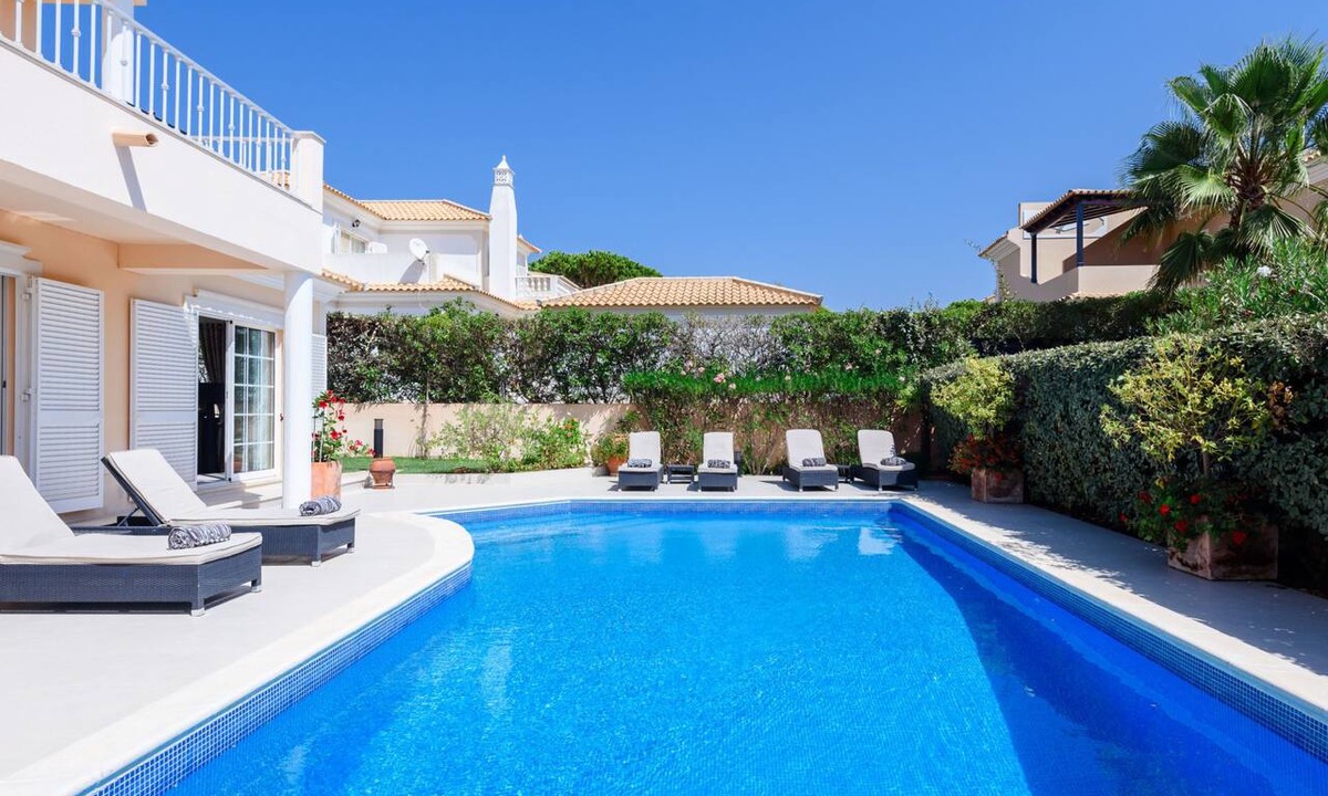 Vale do Garrao House | Casa Lago - Varandas do Lago by Interhome