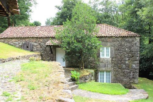 Parada House | Casa Moinho da Levada - Refúgio à beira do rio Coura