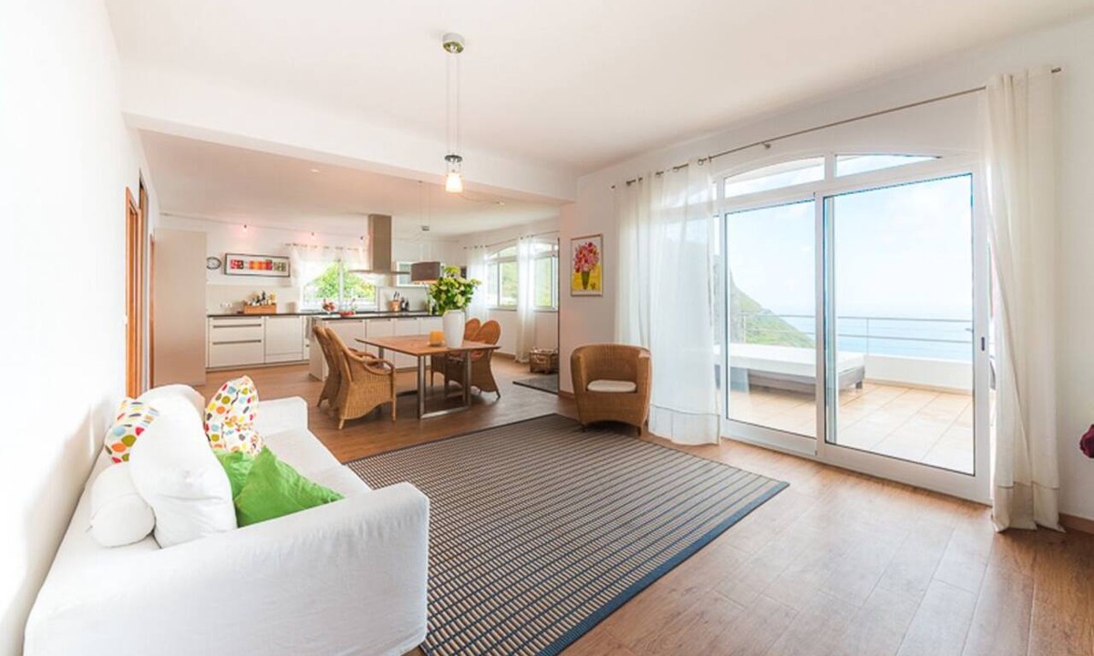 Arco da Calheta Villa | Casa Oliva-Panorama: Large designer apartment, fantastic views, heated pool