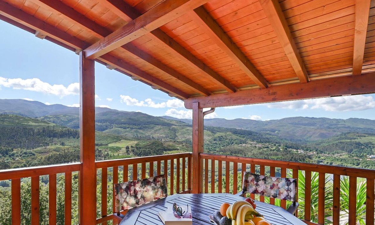 Arcos de Valdevez House | Casas das Olas 1 - Großartige Aussicht, 2 Pools, idealer Ort zum Entspannen und by Interhome