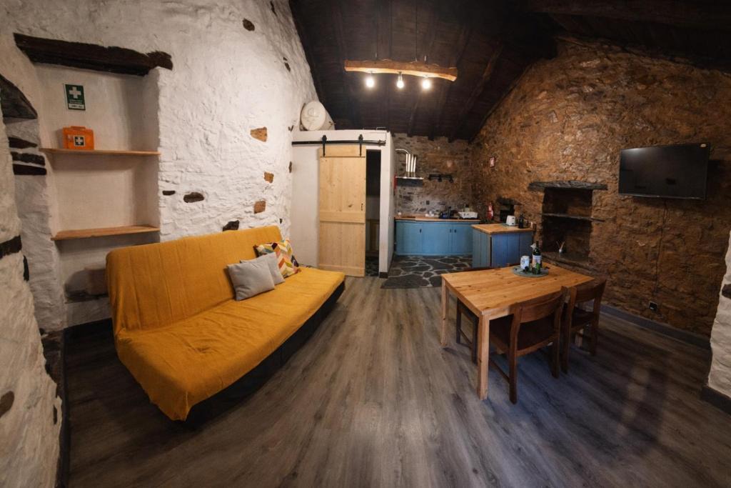 Lousa House | Casas do Caminho
