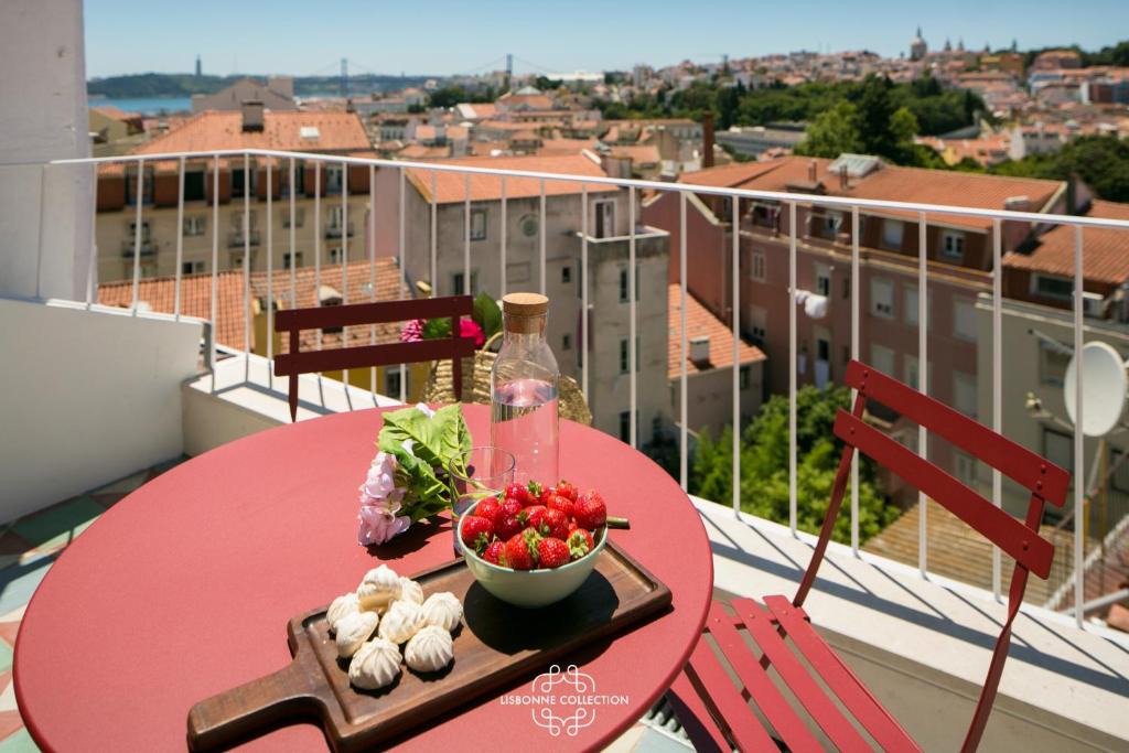 Merces Apartment | Central Rooftop Apartment by LovelyStay