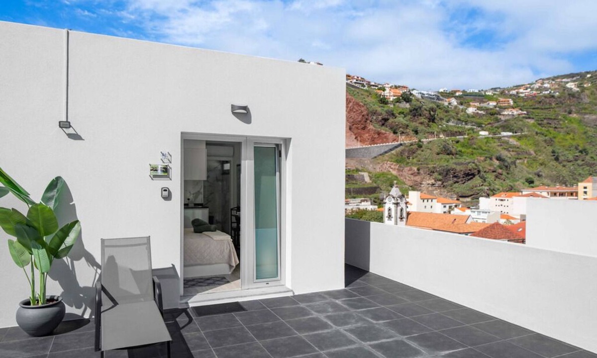 Ribeira Brava Apartment | Central Rooftop Studio |TerraceSea Caldeirão Verde