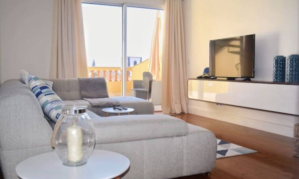 Sao Pedro House | Centre Funchal top floor terrace & large balconies