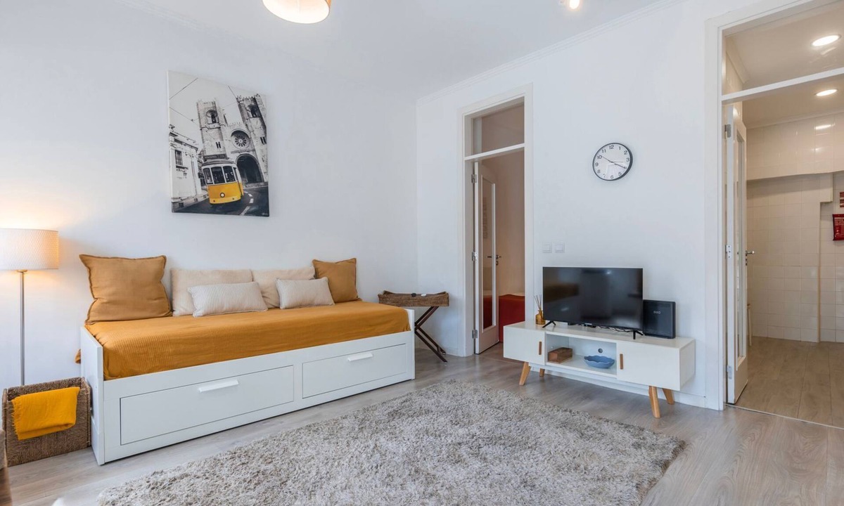 Santa Engracia Apartment | Charming 1BR in Santa Apolónia by LovelyStay