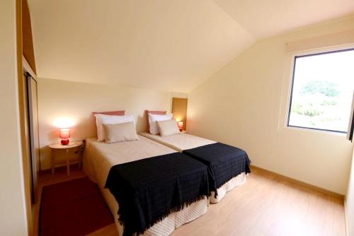 Campanario Apartment | Charming Apartment in Prazeres with Shared Pool - 150 m²