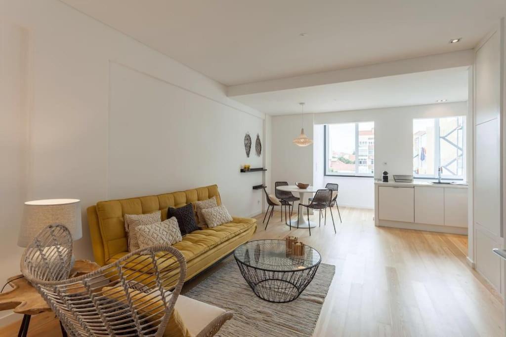 Sao Joao de Deus Apartment | Charming Apartment in City Center