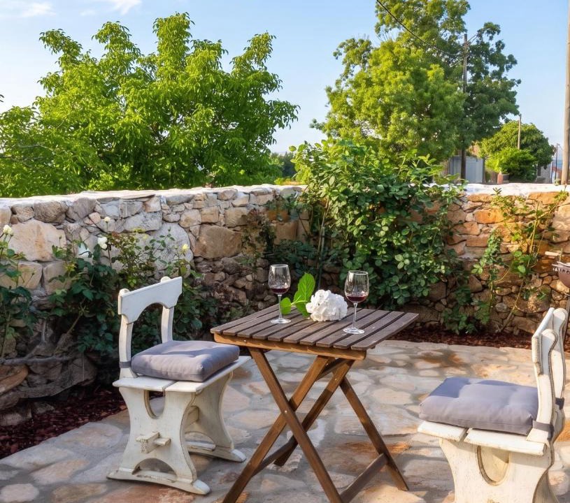 Salsas House | Charming house in Parada with mountain view and fenced garden