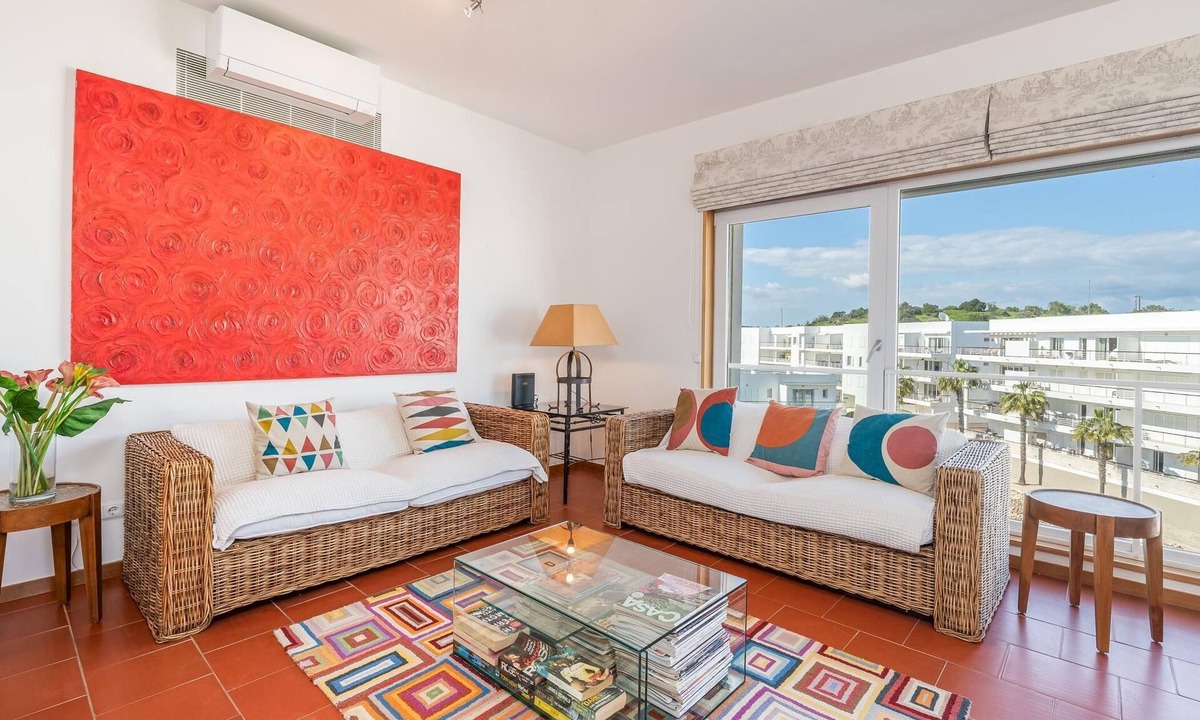 Telheiro Apartment | Charming Marina Apartment, Walk to Old Town