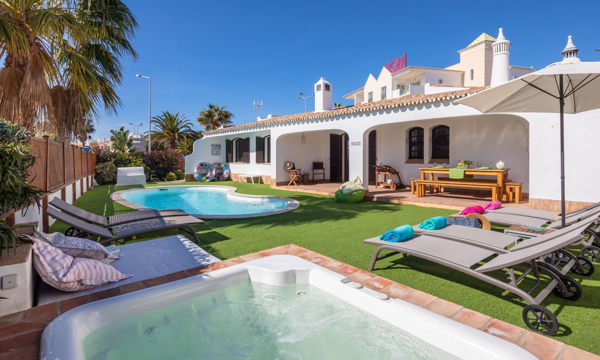 Areias de Sao Joao Villa | Charming Mediterranean Villa with Two Pools & Panoramic Terrace