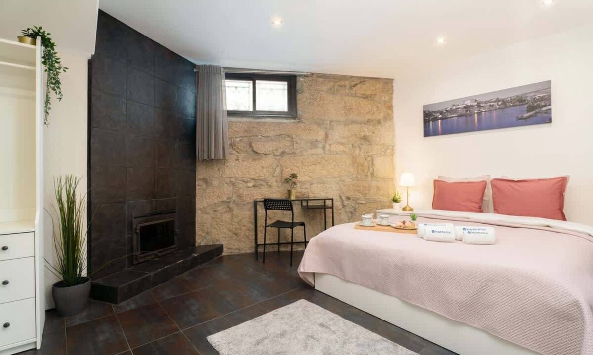 Sao Mamede de Infesta House | Charming Cozy Room 4 By HostWise