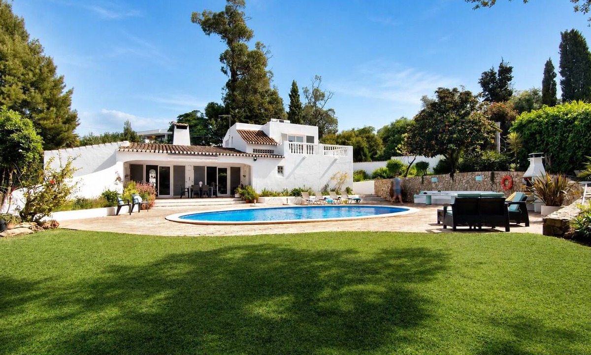Branqueira House | Charming Villa in Quinta da Balaia w/private swimming-pool