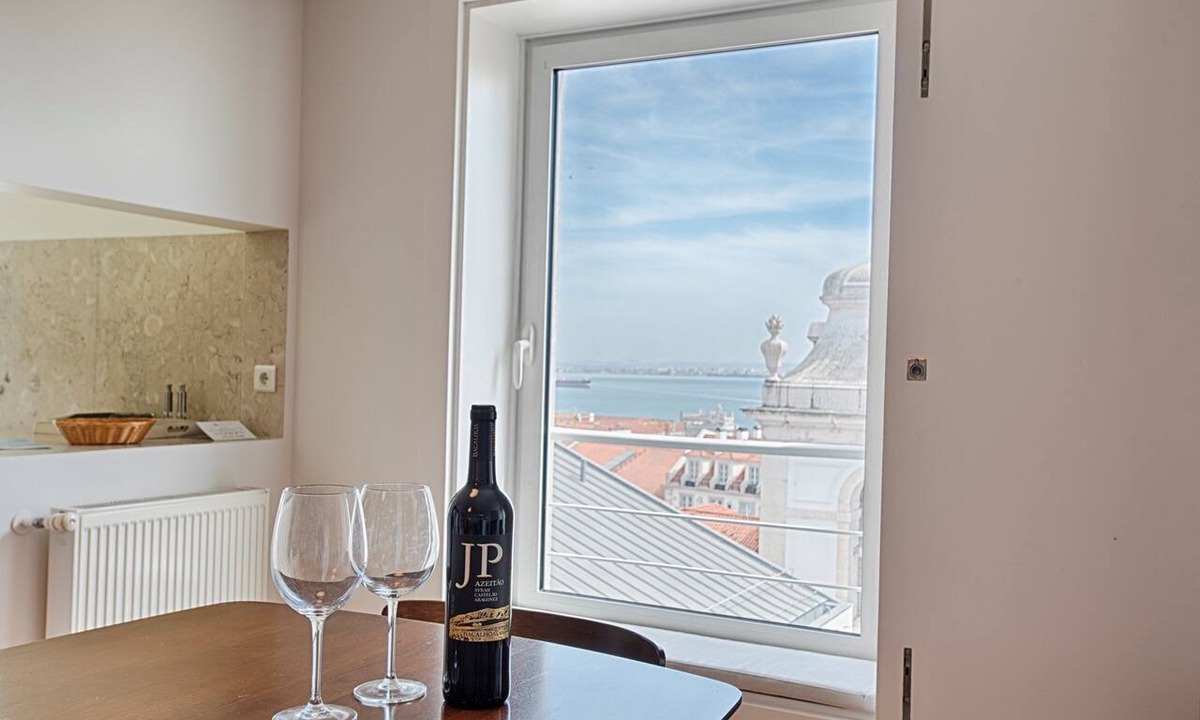 Sacramento Apartment | Chiado 1 - Carmo Square - Recently renovated apartment with great view of the River Taugus and São J