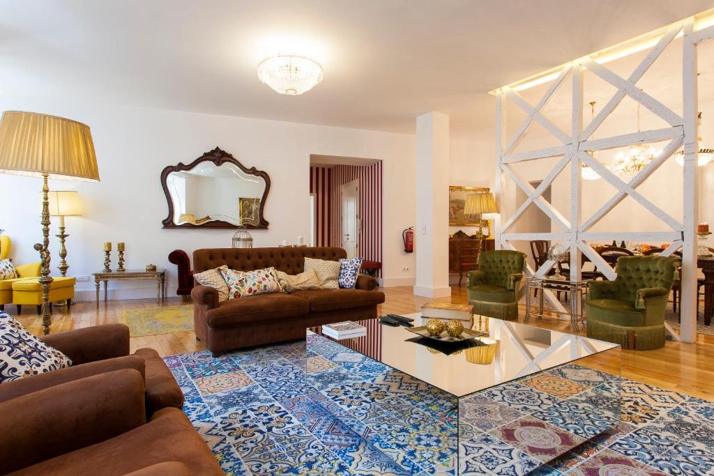 Misericordia Apartment | Chiado 4-Bedroom Flat