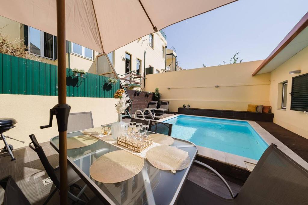 Sacramento Apartment | Chiado Gem Patio Retreat & Private Pool