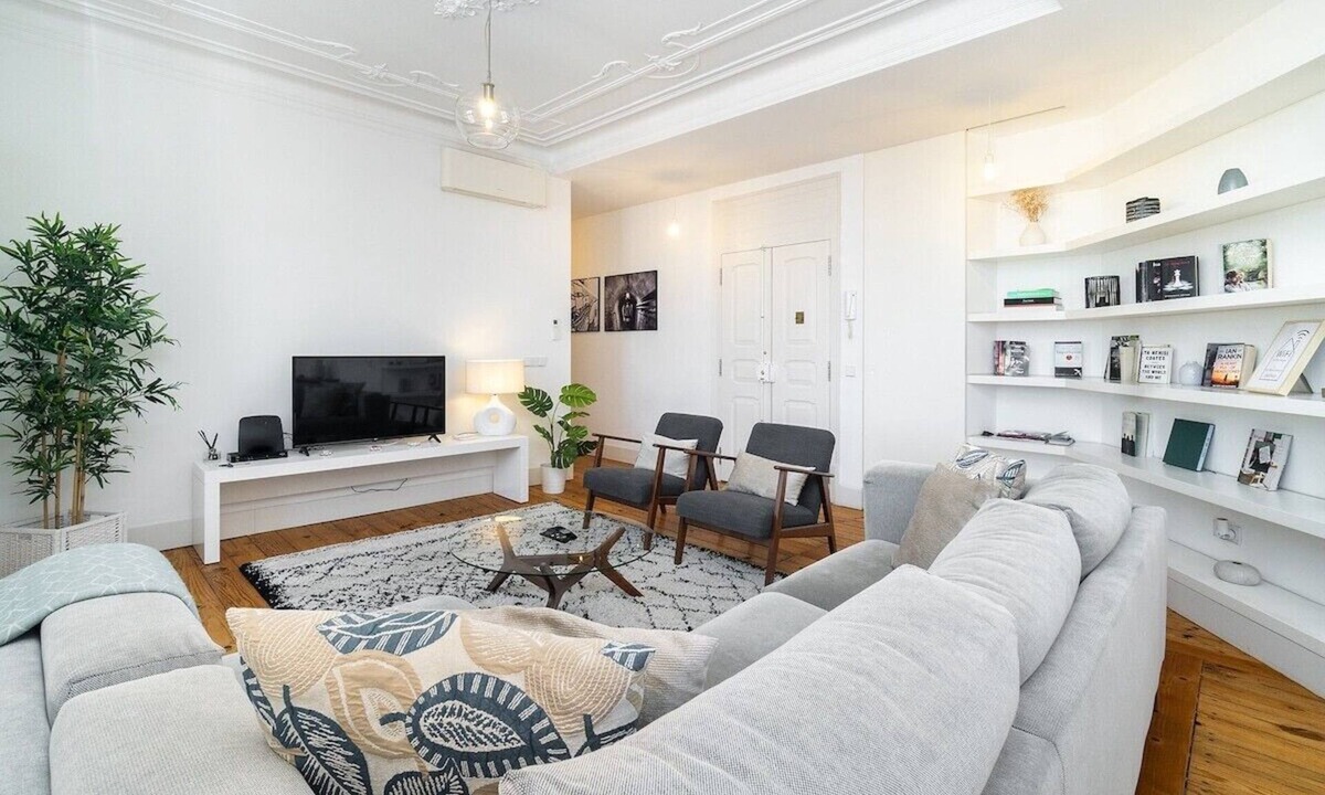 Santo Antonio Apartment | Classic Beauty & Modern Retreat in Rato