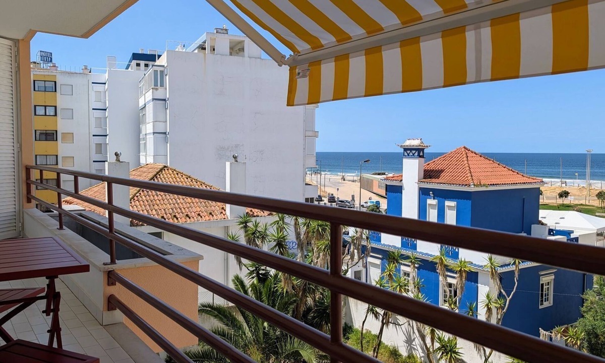 Costa de Caparica Apartment | Coastal Living by LovelyStay