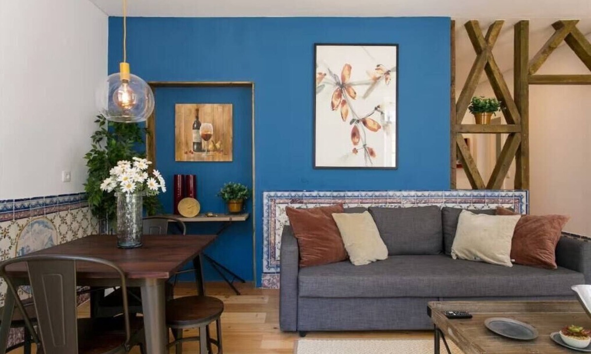 Sacramento Apartment | Colorful Portuguese-Style Apartment in Chiado