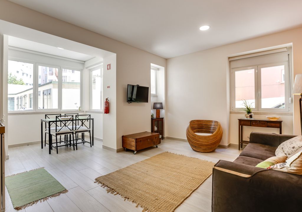 Sao Joao de Deus Apartment | Comfortable flat in city center