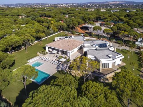 Vilamoura Villa | Contemporary Vilamoura Villa Stunning Open Plan Design Villa Azure Elegance