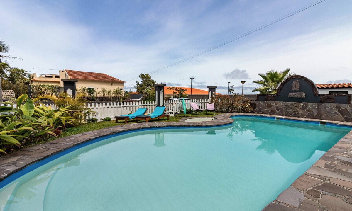 Ponta Delgada Apartment | Cork House - Fernandes Cottage Apartment with Sea View, Wi-Fi & Air Conditioning