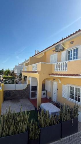 Bernarda Apartment | Corvinhos House