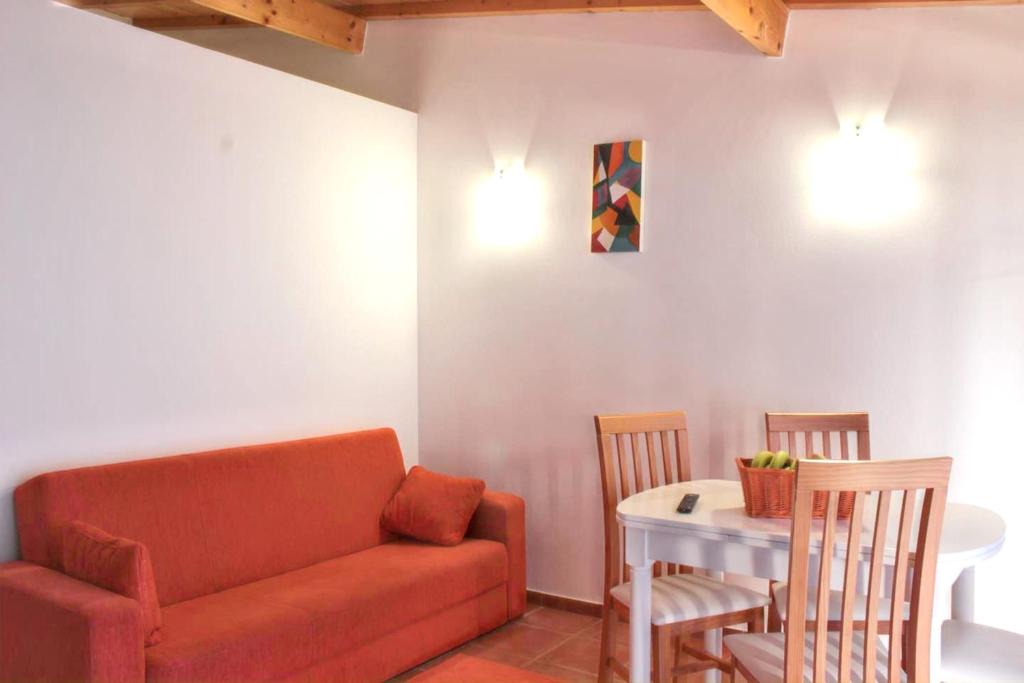 Burinhosa Apartment | Cosy Apartment in Pataias with Shared Pool - 45 sqm