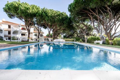 Quarteira Apartment | Cosy by the pool