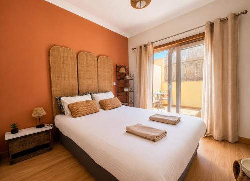 Castelo Bed & Breakfast | Cosy room with bathroom and private access