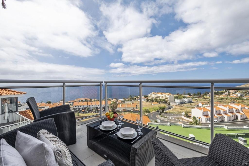 Canico Apartment | Cote D Atlantique by Homie