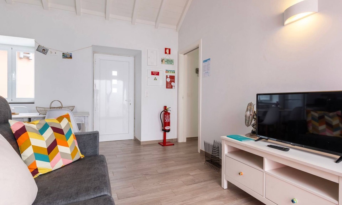 Eugaria House | Cozy 1BR with Patio Near Sintra by LovelyStay