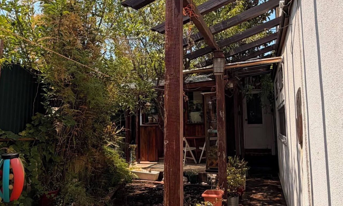 Cacilhas Cabin | Cozy cabin with garden in Almada, near the ferry to Lisbon.