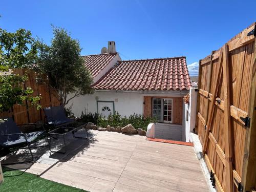 Lourinha House | Cozy home & garden for people & dogs