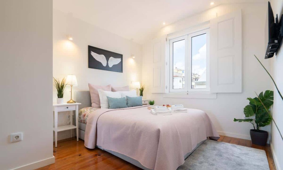 Cedofeita Apartment | Cozy Modern Flat by HostWise
