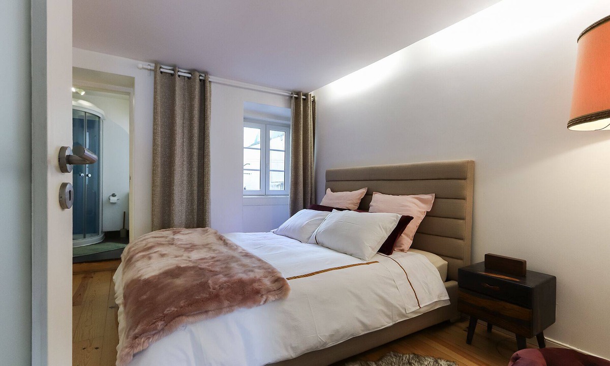 Sao Bento Apartment | Cozy & Stylish central apt in XIX century building