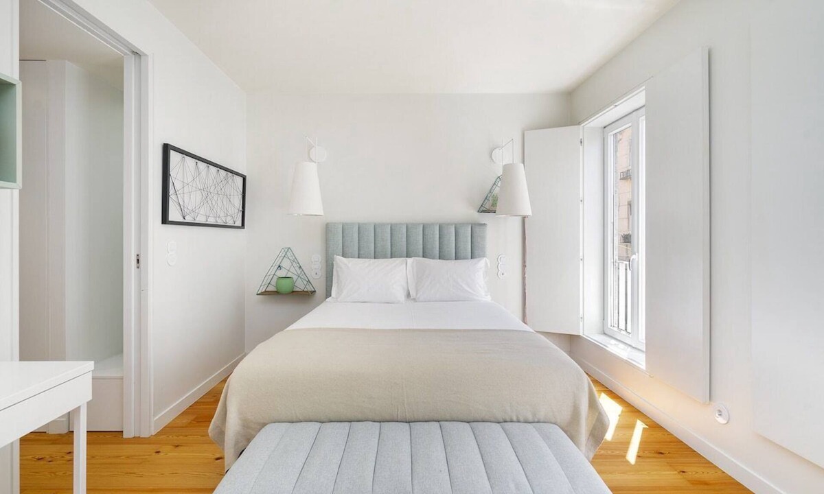 Alfama Apartment | CSA18 | Top Floor w Luxury Design Premium Location