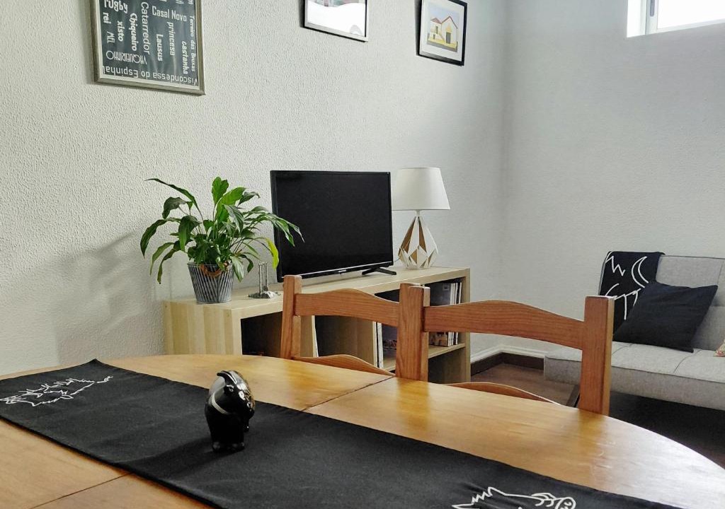 Lousa Apartment | De Cá - suite com acesso independente e kitchenette