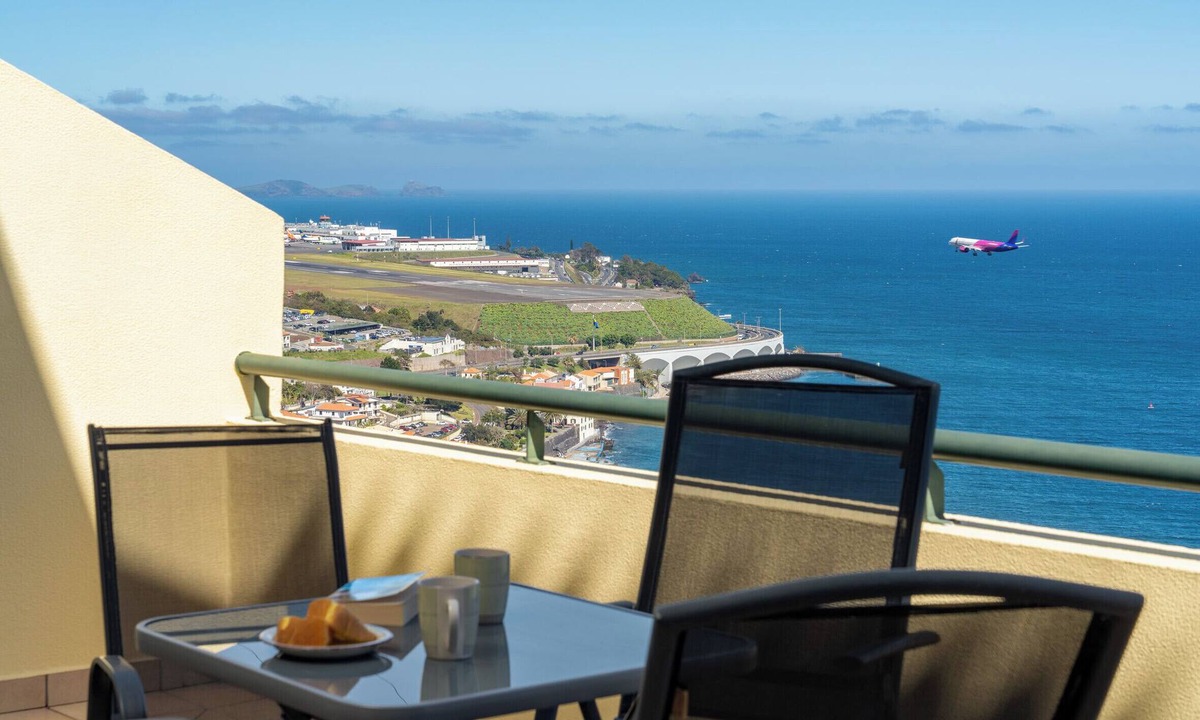 Santa Cruz House | Despertar do Sol – Cozy Home with Balcony