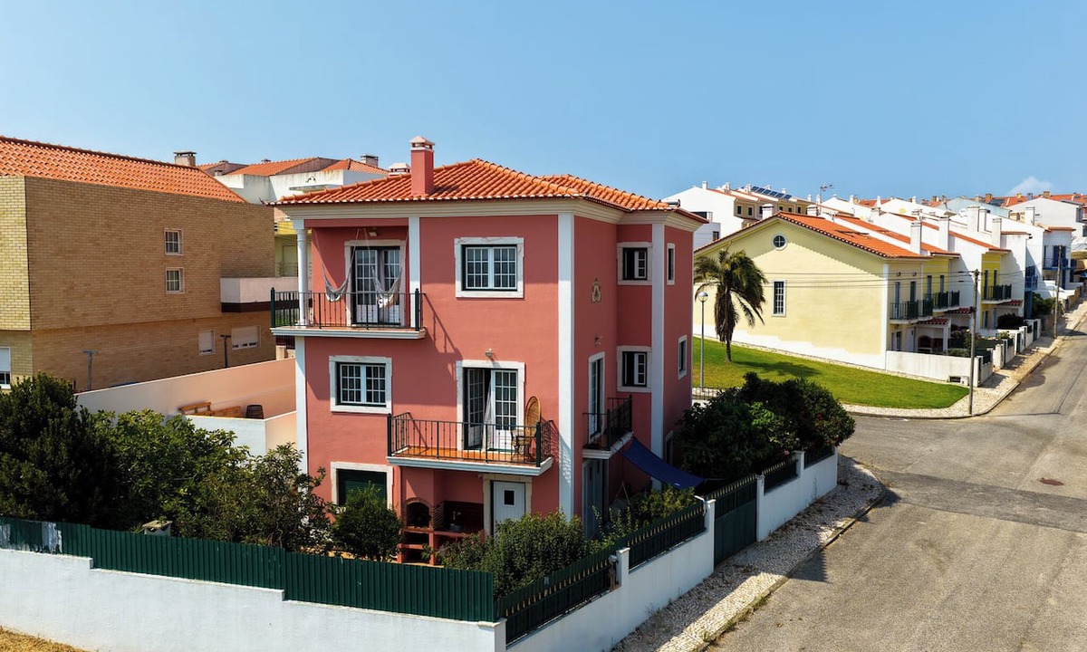 Torres Vedras House | Detached Beach House near Santa Cruz | Surf, Yoga & Ocean Views | Sleeps 8–10⁠