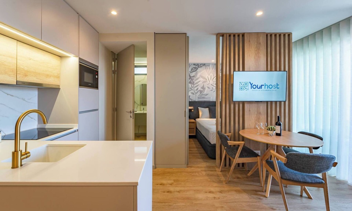 Santa Marinha Apartment | Douro Tower - Pool, 360cº View, AC & Free Parking