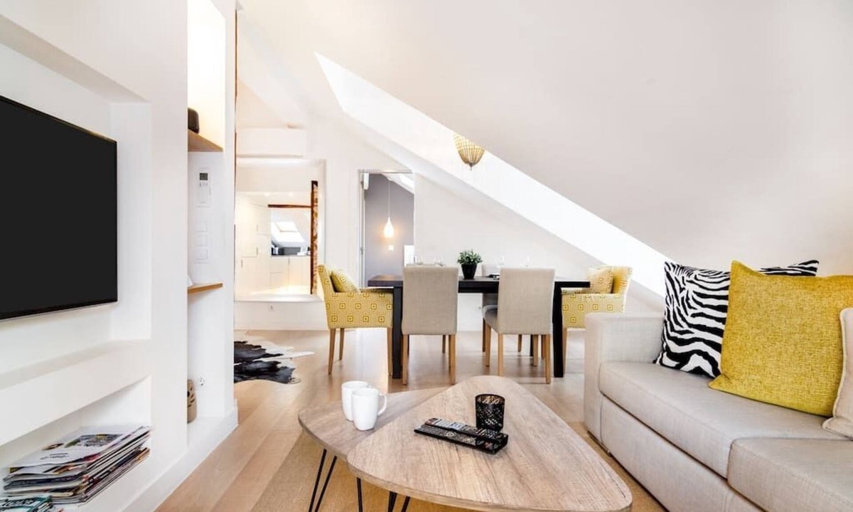 Baixa Apartment | Downtown Luxury Duplex | AC | Elevator | Wi-Fi