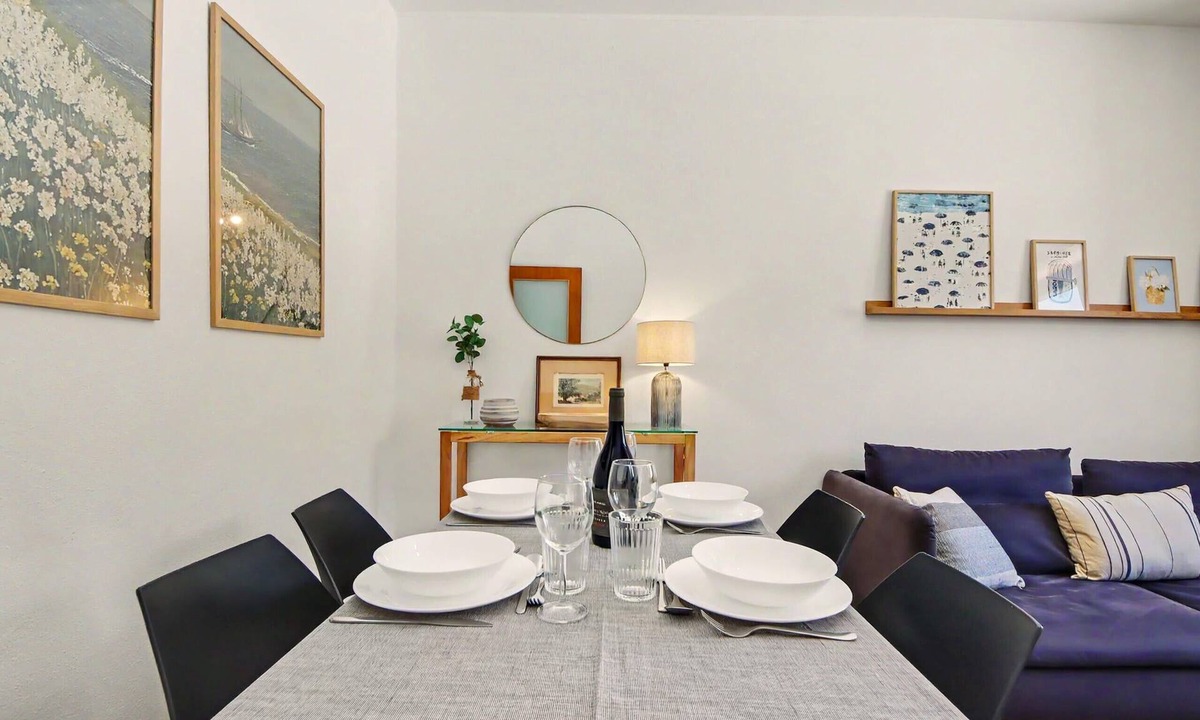Aldoar Apartment | Driftwood – Cozy Retreat Near the Sea