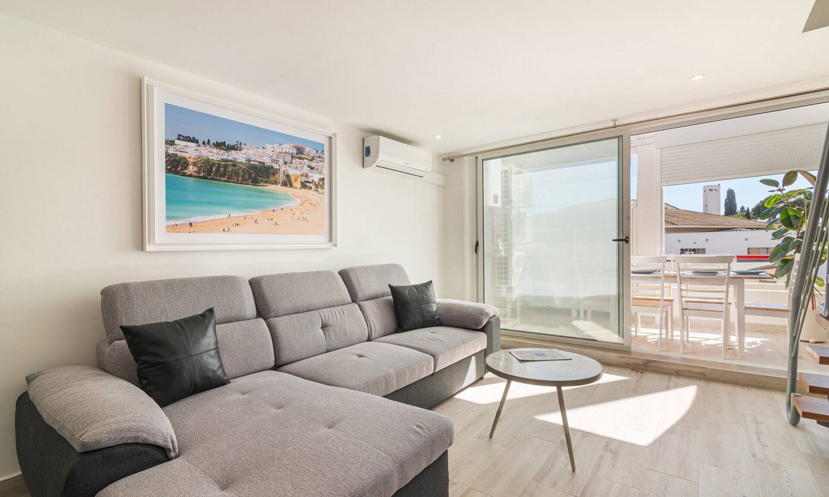 Montechoro Apartment | Duplex Apartment in Montechoro with Shared Pool, Wi-Fi & Air Conditioning