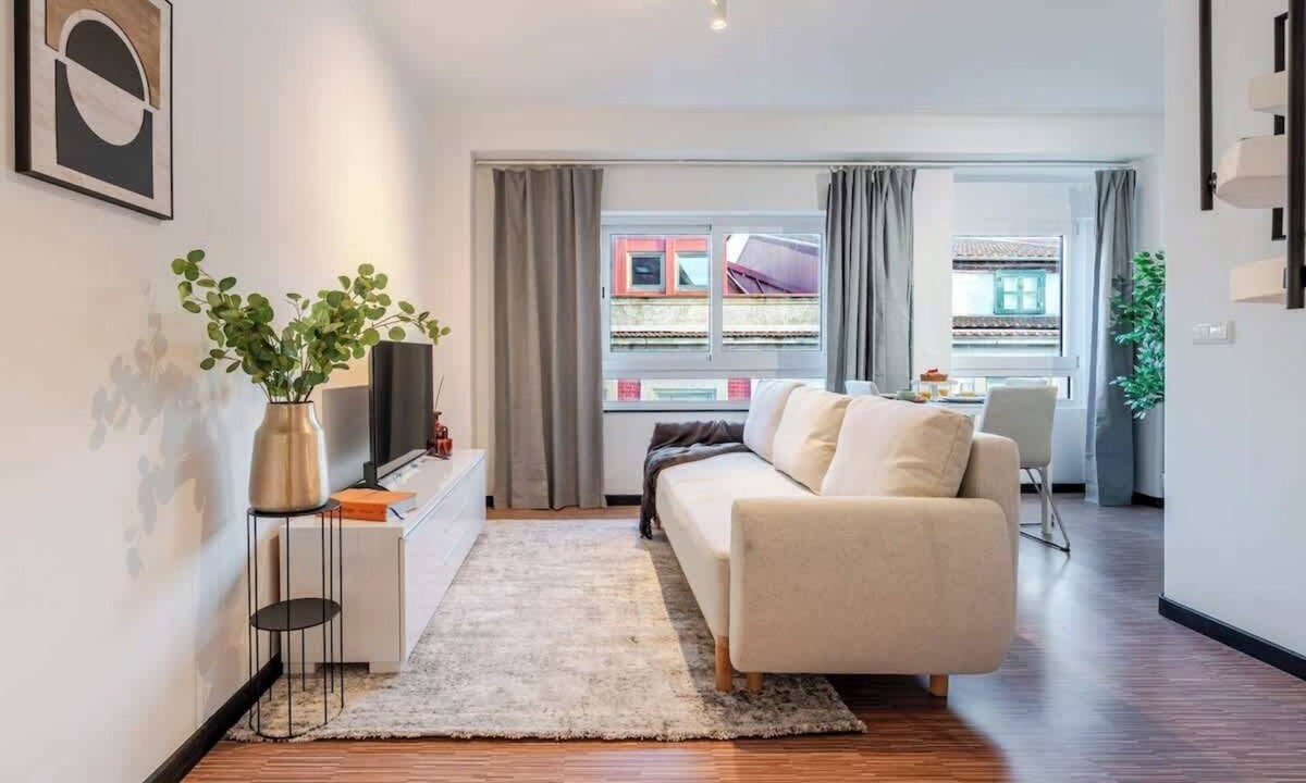 Uniao de Freguesias do Centro Apartment | Duplex Studio in Art District by HostWise